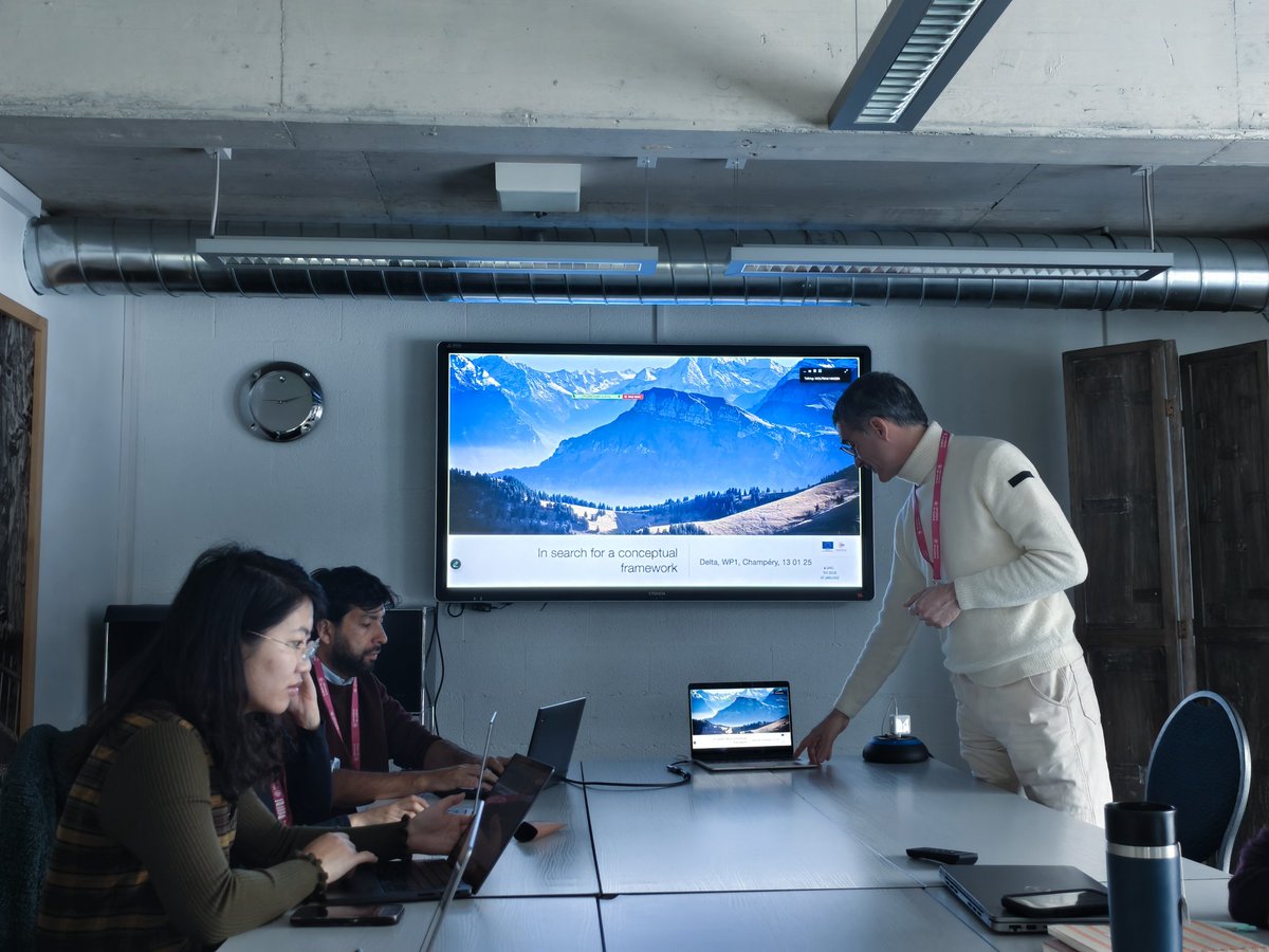 RuiHe_'s tweet photo. Had a great week in Champery communicating, presenting, and learning to ski ⛷️

Look forward to meeting again at SIRS and Discourse this March 🥰 https://t.co/6kQgMvHp9A