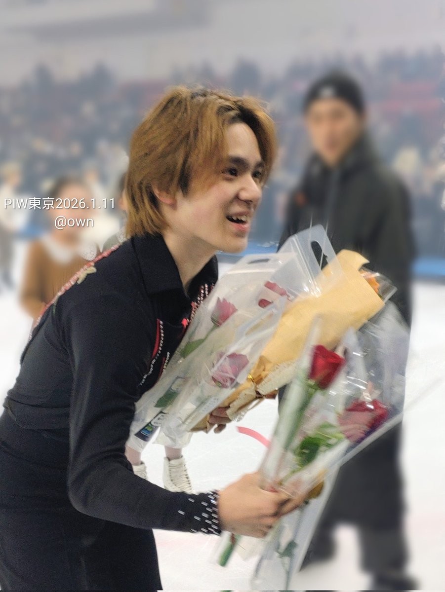 PIW東京 2026.1.11 昼公演
横顔も美しい昌磨さん✨️
一人一人目を見て対応してくださってるんだと分かる写真です
#宇野昌磨
#PIW東京
#プリンスアイスワールド