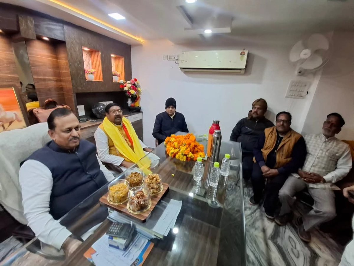 irameshawasthi's tweet image. मा०पूर्व विधायक श्री राकेश सोनकर जी द्वारा दर्शन पुरवा में आयोजित खिचड़ी भोज एवं कंबल वितरण कार्यक्रम में रहना हुआ।

#Kanpur #makarsankranti #Rameshawasthikanpurloksabha #kanpurloksabha #SansadRameshAwasthi