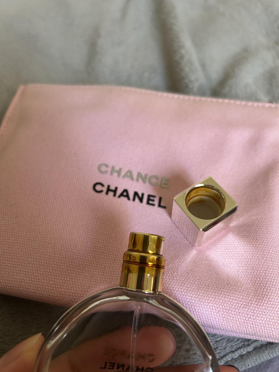 DanielThomWS's tweet image. I haven't used it in a long time. I found it while rummaging through a drawer. When I opened it, the cap seemed to be melting and yellow liquid was flowing out. Why?