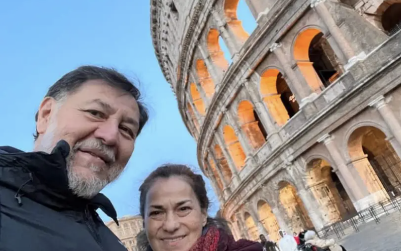 El senador #GerardoFernándezNoroña hace caso omiso de la austeridad que preside Morena, Claudia Sheinbaum le pide más austeridad.

politik.com.mx/norona-viaja-d…