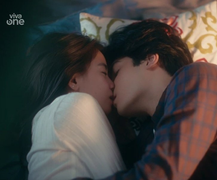 teukeep_'s tweet image. Napatulala na lang talaga ang LunaVier 😌