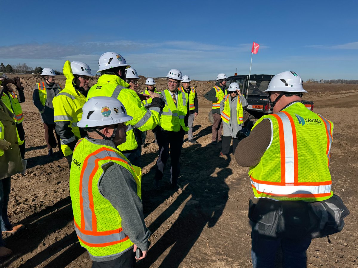 VantageDC's tweet photo. It was an honor to host Wisconsin's Governor @GovEvers  and Ted Neitzke, Port Washington's mayor, at our Lighthouse development earlier this week.
“It’s amazing, just amazing” Governor Evers said after seeing the construction firsthand. “There are a lot of workers here doing extraordinary work.”
Construction is well underway on the $15B campus that will employ a workforce of 4,000 workers to complete, all with a union-first and local approach.
Vantage appreciates the leadership of Governor Evers, Mayor Neitzke and the many other state and local leaders who have made this project a reality.
#PortWashington #Wisconsin #Lighthouse #AI #DataCenters