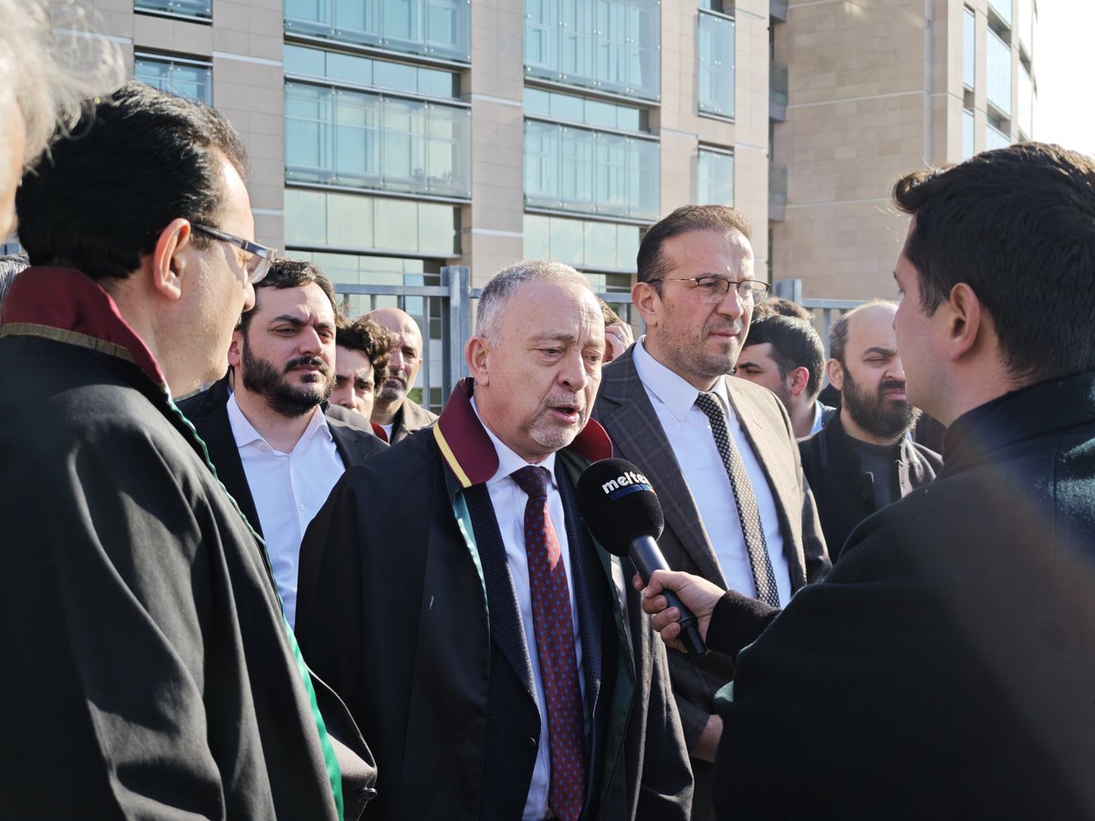 Dava sürecimizde bize hukuki ve manevi büyük destek veren başta kıymetli hocamız Prof. Dr. Ümit Kocasakal’a ve tüm avukat arkadaşlarımıza bir kez daha çok teşekkür ediyorum.