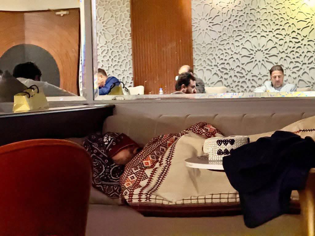 وزیراعلی سہیل آفریدی کی فلائٹ لیٹ کی جا رہی ہے 
وہ انتظار کرتے ائیرپورٹ پر ہی سو گئے