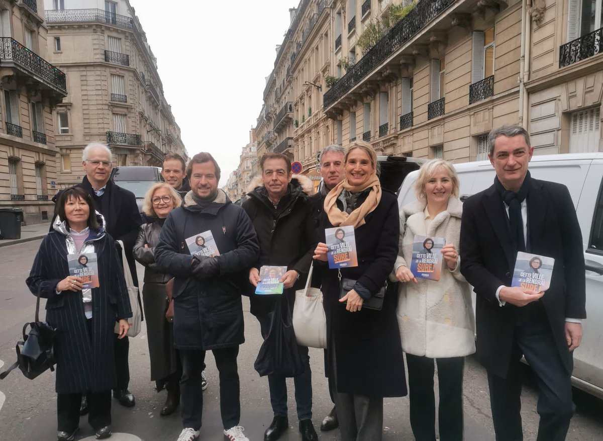 Notre équipe encore et toujours auprès des parents d’élèves 👨🏼‍🎓👩🏻‍🎓, ce matin rue de Monceau, pour présenter les mesures de <a href="/datirachida/">Rachida Dati ن</a> en faveur de la sécurité 🚨🔐😷
Cette ville, avec votre vote 🗳️, nous la changerons ! Et avec le sourire😊
#Municipales2026 #AvecDati
