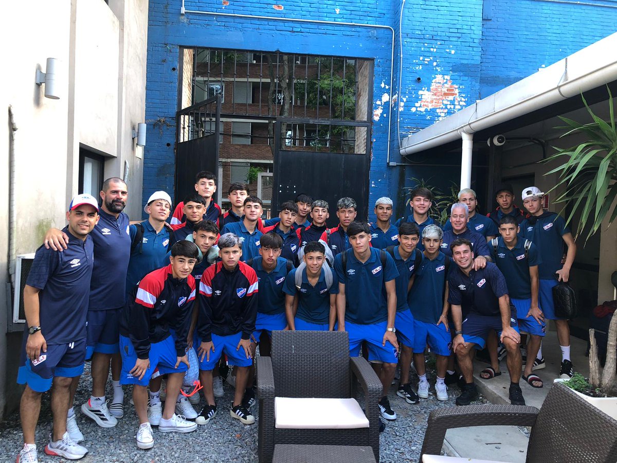 ⚽ La Sub15 partió en la mañana de hoy hacia la Cuidad de Alegrete, Brasil, a disputar el Torneo EFIPAN.
Se medirán en primera ronda con Palmeiras, Inter (Porto Alegre), Flamengo (Alegrete), Selección de Perú y Peñarol.
Éxitos chiquilines!

#CanteraInagotable
#ElClubGigante🔵⚪🔴