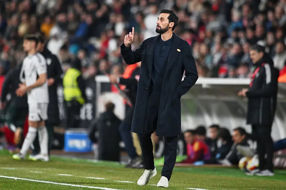 RMA_1902_'s tweet photo. 🚨 ريال مدريد يبحث بالفعل عن مدرب جديد لفصل الصيف

بعد هزيمة الأمس، بدأ فلورنتينو بالاتصال بمدربين جدد لتولي قيادة نادي ريال مدريد

سيتولى ألفارو أربيلوا منصب المدرب حتى الصيف فقط https://t.co/BsjI1AAIGN