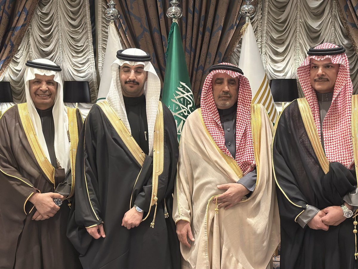 alhamidi_nasser's tweet photo. تشرفت هذا المساء بمشاركة أسرة الطيار والدغيم افراحهم بمناسبة زواج 
عبدالرحمن بن عبدالعزيز الطيار 
(إبن شقيقتي)على كريمة عبدالله بن حمد الدغيم .
أقيم الحفل في قاعة منسوبي وزارة الداخلية .
ابارك للعريس وشريكة حياته واسأل الله لهما دوام السعادة وللأسرتين دوام الأفراح .
الف مبروك 🎉 https://t.co/ZCOTbNZqez
