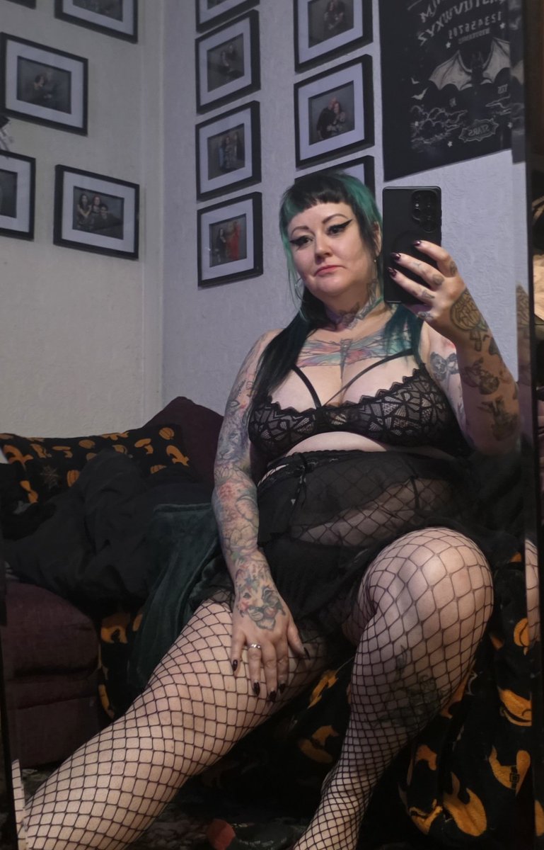 Goddessbex tweet media