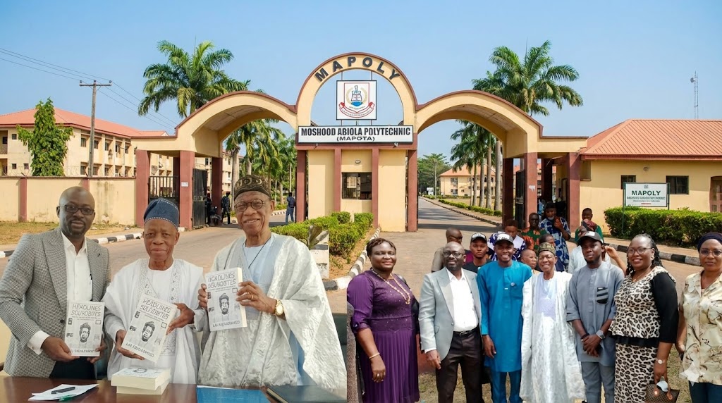 gistlifetv247's tweet image. Ex-Minister Lai Mohammed donates books, charges students on critical thinking
Polytechnic, Abeokuta, Ogun State.
#LaiMohammed #Mapoly #education #nigeriapolitics #StrategicCommunication #journalism #EndSARS #BuhariLegacy #ogunstate #CampusNews