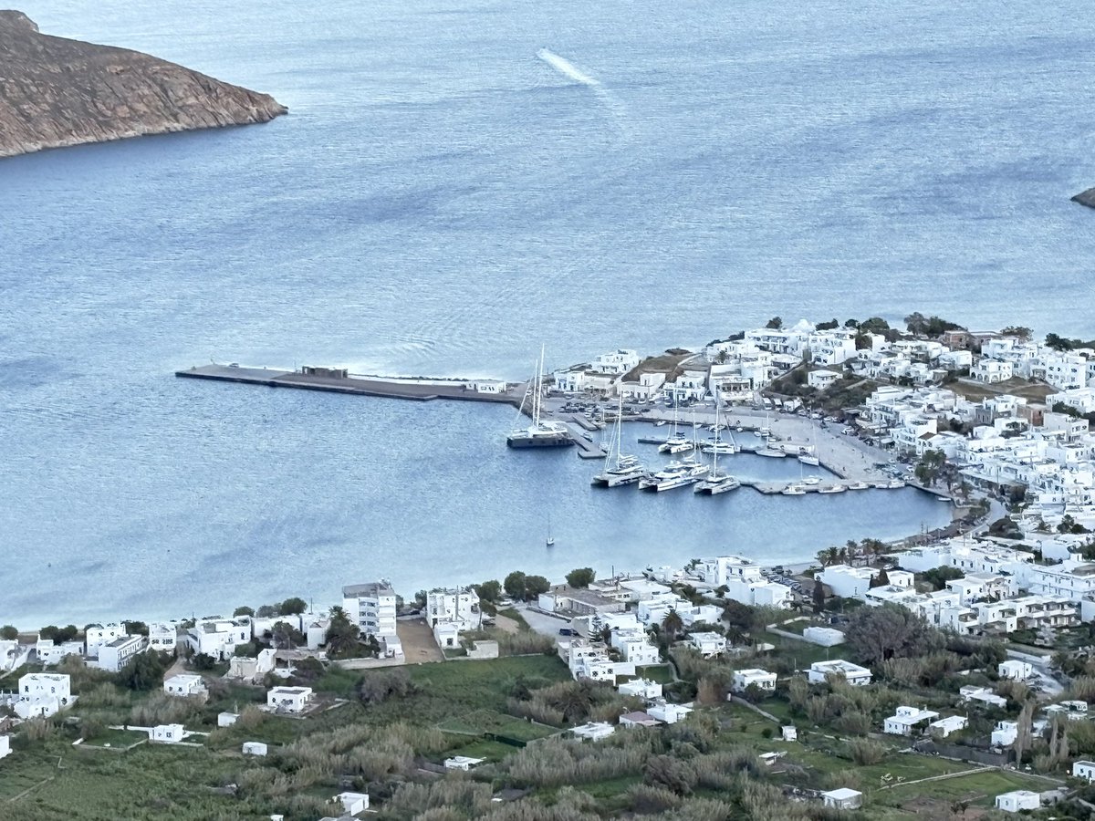 Serifos, en el mar Egeo, es parte de las islas Cicladas occidentales ¿lo conoces?
#vacacionesaproache #Grecia #cicladas