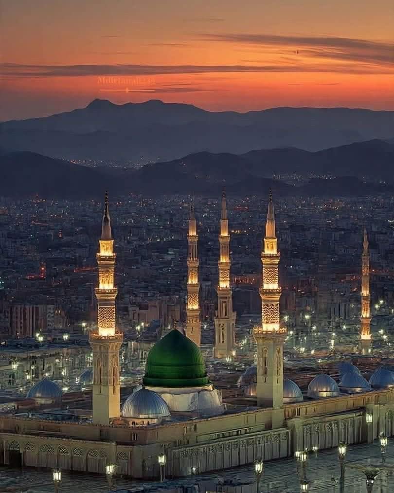 saleh_a_alamri's tweet photo. يارب صلّ على نبيك ما همى
غيثٌ.. وأرعدَ بالحياةِ وأبرقا ..
ﷺ 
يارب صلّ على نبيك ما شذا
زهرٌ، وما غصنٌ أنافَ وأورقا 
ﷺ 
يارب صلّ على نبيك ما دعا
داعٍ .. وما رقّ الفؤادُ وأشفقا..
ﷺ 
يارب صلّ على نبيك ما هفا
للقائه قلبُ المحبِّ فأشرقا ..
ﷺ 
يارب صلّ عليه حتى ترتوي
أرواحنا بندى المحبّةِ والتقى.. 

#صلوا_عليه 
#بوح