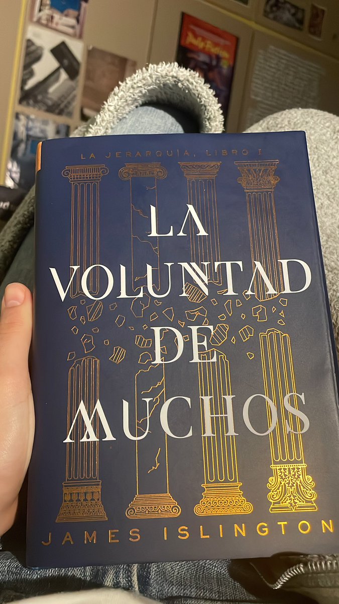 fer cas a twitter amb aquest llibre és pel moment la millor decisió q he pres en aquest any 

crec q no m’havia enamorat tant d’un personatge des de kaladin
