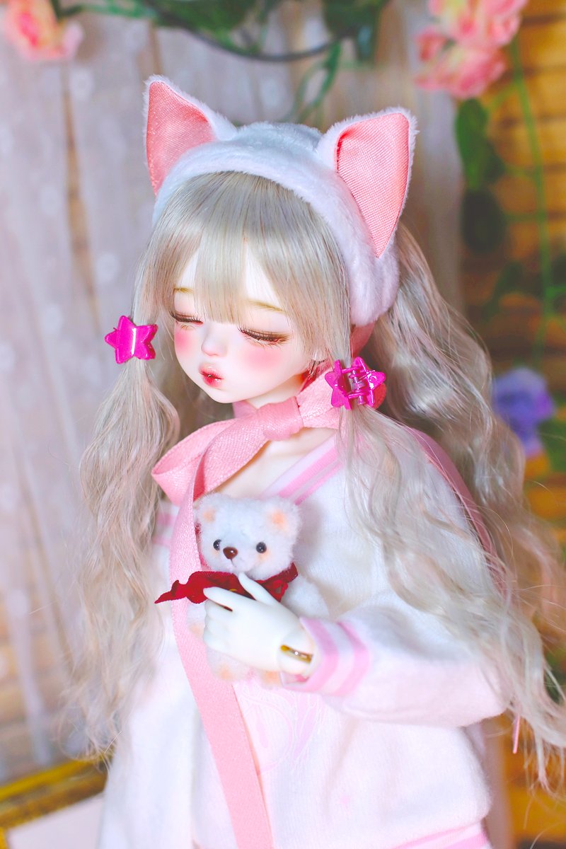 잠자는 고양이 공주 🐱❤️
너무 사랑스러워서 뽀뽀 백만번 하고 싶은 얼굴