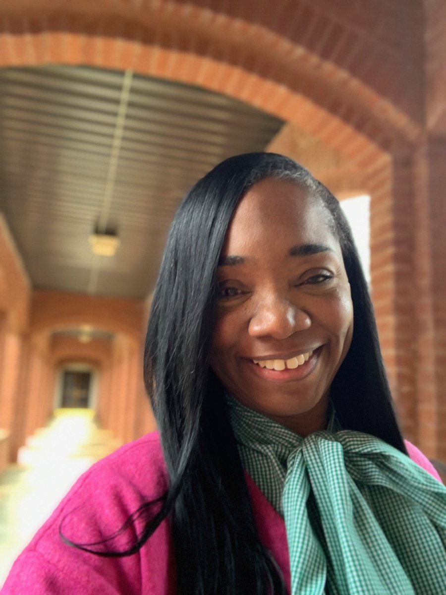 PrincipalDrH's tweet photo. "And with a smile." Happy Founders' Day to my sorors of Alpha Kappa Alpha Sorority, Incorporated. Have a #bright, #bold and #intentional day.
Let's go! 💥 🙌🏽
#AKA1908 #Servicetoall 🩷💚 https://t.co/0oS0yQLfeW