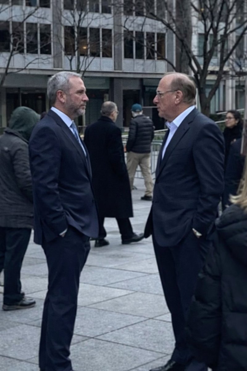 💥BREAKING: UNCONFIRMED: RIPPLE CEO BRAD GARLINGHOUSE AND BLACKROCK CEO  LARRY FINK SEEN IN NYC TODAY. SPECULATION IS BUILDING AROUND A BLACKROCK  SPOT $XRP ETF FILING IMMINENTLY.