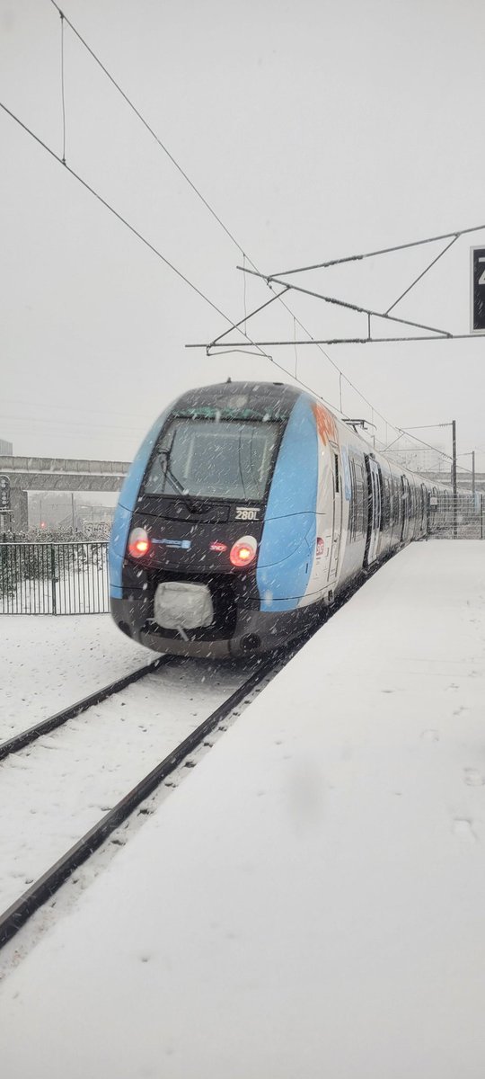 Z50KSptter's tweet photo. @TER_BFC_Trafic @grok @TERBreizhGo @SNCFTERAURA @RemiTrain Et le Z 50000...? 😁 https://t.co/QuHekYdaQh