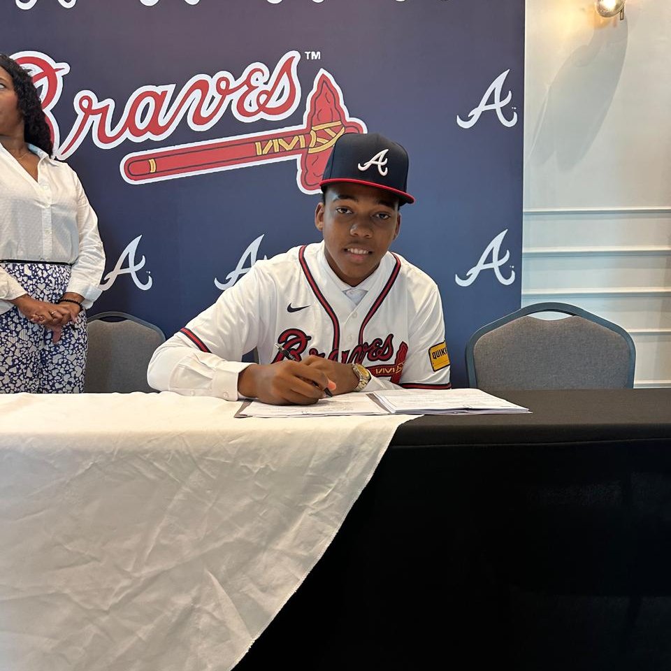 Cuban right-handed pitcher Jonathan Hechevarria officially signs with the Atlanta Braves for $340,000. 

Fastball at 90–93 mph with plenty of room to keep developing. 

Trained by Global Baseball Academy.