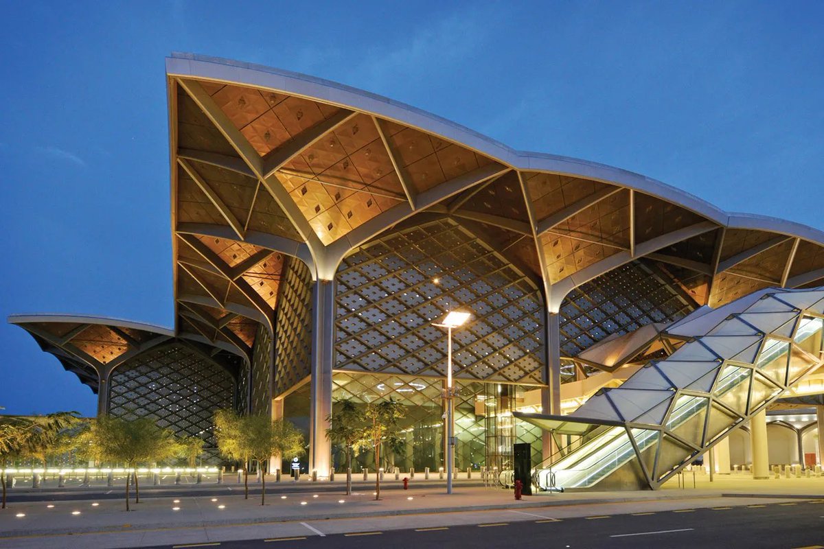 مجلة ميد:

هيئة تطوير محافظة جدة تصدر دعوة تقديم عروض للشركات الاستشارية لتصميم المسار الأزرق من مشروع #مترو_جدة، والذي سيربط مطار الملك عبدالعزيز الدولي بمحطة قطار الحرمين السريع في السليمانية، بطول 35 كيلومترًا و15 محطة