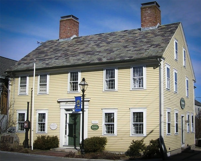 THEJeffBelanger's tweet image. #NewEnglandLegends Episode 429 – The Haunted Kent County Jail –  we explore the former Kent County Jail building in East Greenwich, RI. Built in 1795, some of these spirits may have never left their jail cells. ournewenglandlegends.com/podcast-429-th…