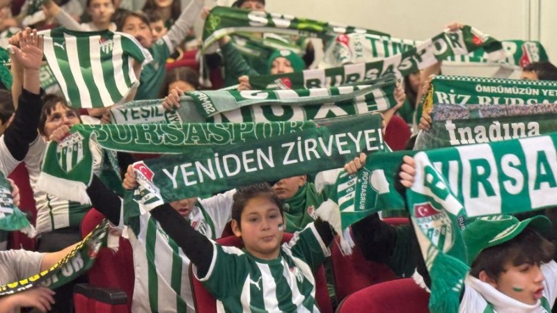 Yarın okullarda Bursaspor formalarınızı giymeyi unutmayın çocuklar 💚🤍