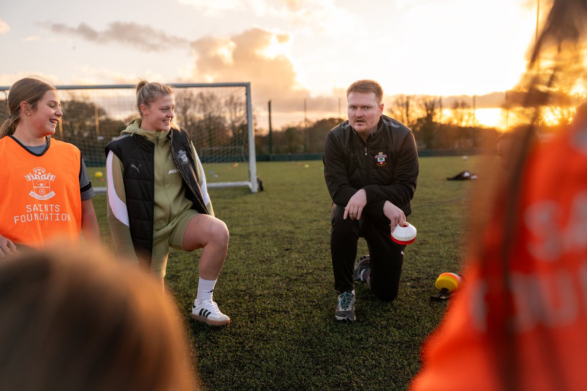 SFC_Foundation's tweet photo. Preparing for the big day! ⚽

Tomorrow nine players from Oasis Academy Mayfield will be competing against nine other schools in the EFL Utilita Girls Cup in order to quality for the area final.

In preparation for this, Southampton FC Women's defender, Jess Simpson, came to coach the team for the big day!

Best of luck to all the players tomorrow, we know you'll smash this! 🏆