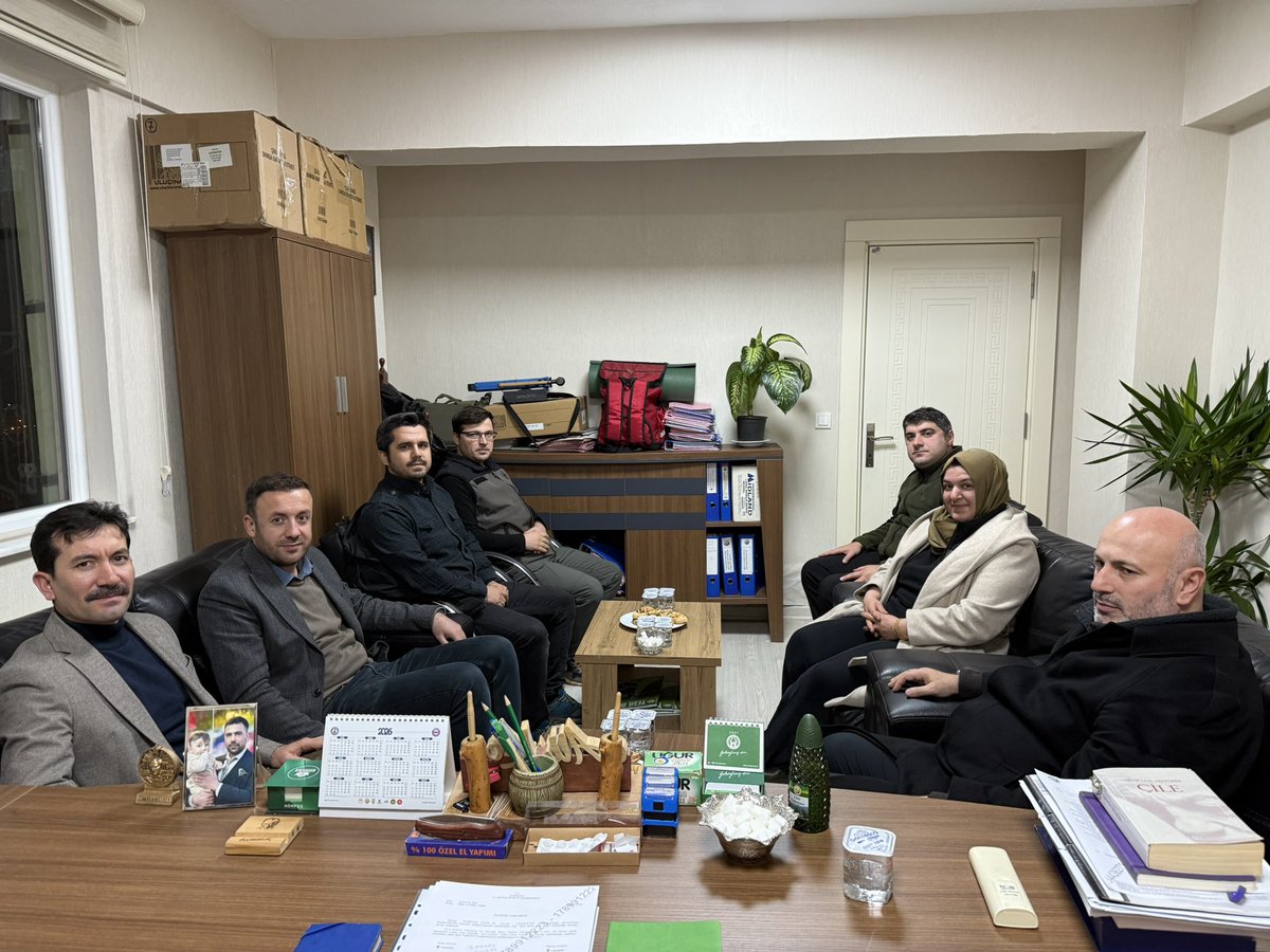 Nurdağı ve Kartal Orman İşletme Şeflikleri ile Nurdağı ATM Şefliğimiz’de meslektaşlarımızla bir araya geldik.

Yurdumuzun dört bir köşesinde Yeşil Vatan sevdasıyla görevlerini yapan tüm meslek mesnuplarımıza şükranlarımı sunuyorum.

Göstermiş oldukları nazik ev sahiplikleri