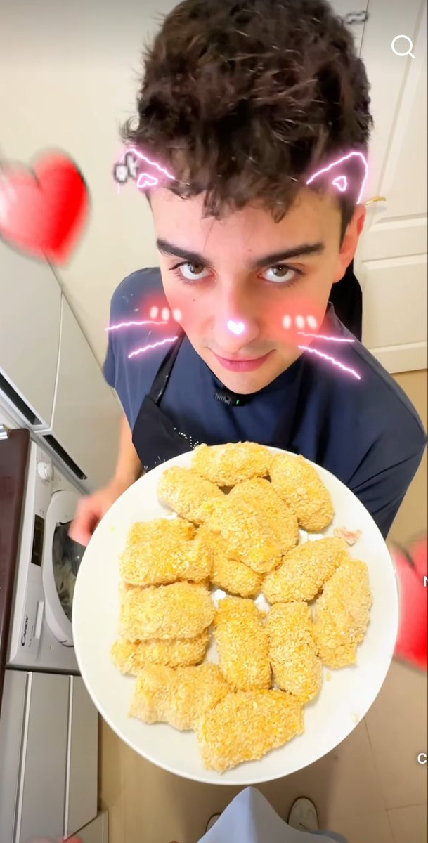 Mer1Snail's tweet image. que fantasía es esta Juan José!! ahora tengo necesidad de unas croquetas de jamón! Los ojos de martin no mienten y tienen que estar de MUERTE 🤤🤤🤤