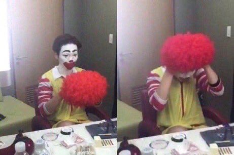 isSHINeeback's tweet image. the way you will still see people go "THE CLOWN MEME WAS KEY FROM SHINEE?!"