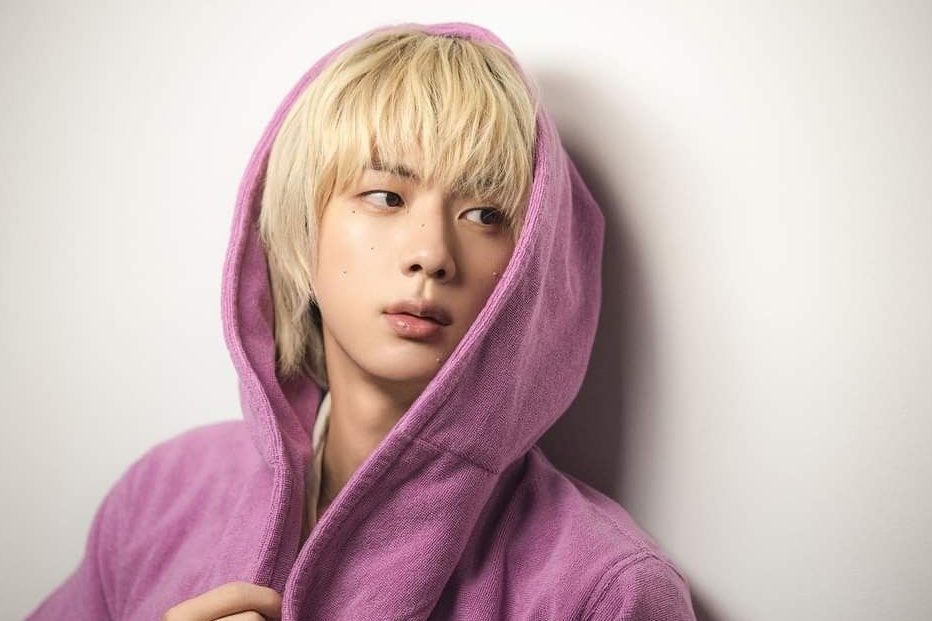 detailsofjin's tweet image. the owner of the pink vinyl