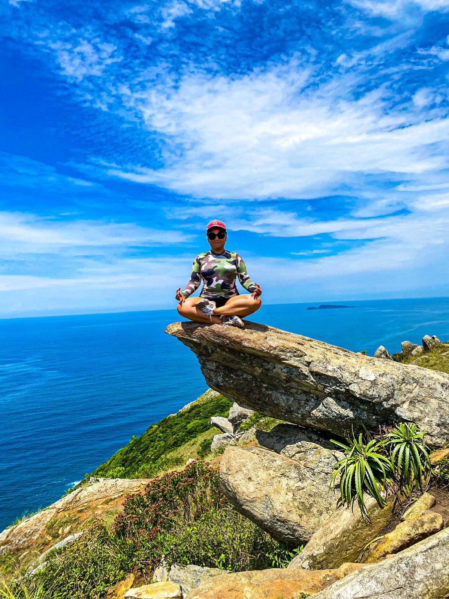 #TBT❤️ de um dia de trilha, tombos na lama, exaustão e a recompensa de chegar e admirar a perfeição da natureza 🌄🌊🌿