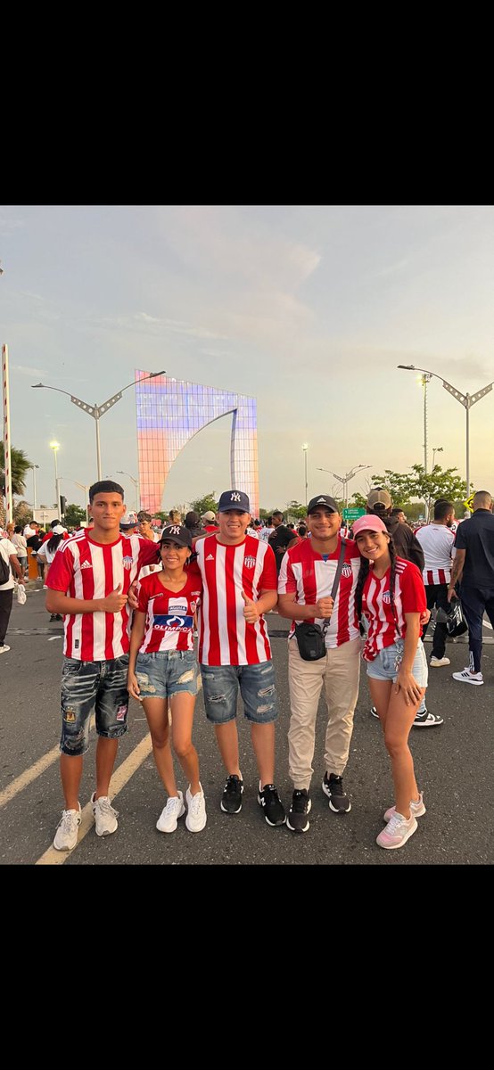 Jessicap1124's tweet photo. @ChrisDaes @TecnoglassSA @JuniorClubSA #PapaSiempreContigo
Aquí seguimos intentando ganar una camisa del equipo de mis amores Vamos Mi Junior Con toda #JuniorTuPapa https://t.co/qiscHGluVO