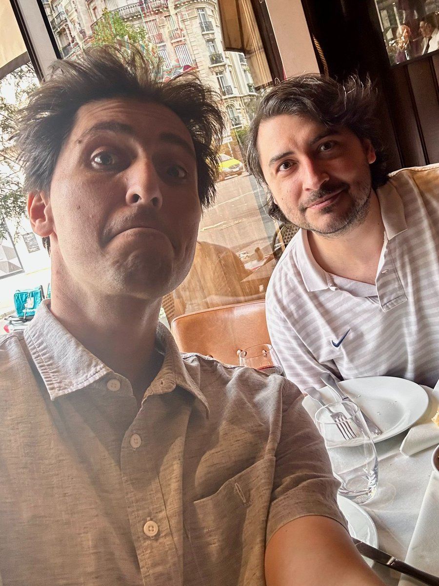 L’absence des créateurs sur les clichés de <a href="/Psyhodelikus/">Psyhodelik</a> aux 20 ans de Youtube  c'est une mesure d’hygiène. S’afficher avec <a href="/D_Conversano/">Daniel Conversano</a> <a href="/UIAthee/">un irréductible athée 🇫🇷 🇮🇱</a> ou <a href="/KbgStream/">Kroc Blanc</a>  n’est plus une amitié, c’est une confession 🤡