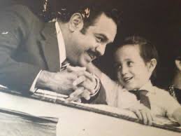EosNoticiasSLP's tweet photo. Fallece Guillermo Fonseca Álvarez, exgobernador de SLP, a los 92 años

Este día se confirmó el fallecimiento de Guillermo Fonseca Álvarez, exgobernador de San Luis Potosí, a los 92 años de edad.

Gobernó el estado de 1973 a 1979, periodo en el que impulsó obra pública y el fortalecimiento institucional. Entre su legado destacan la Casa del Campesino y la creación del Archivo Histórico del Estado.

A lo largo de su trayectoria fue también alcalde de la capital, diputado federal, senador y dirigente del PRI. Su fallecimiento marca el cierre de una etapa en la historia política de San Luis Potosí.