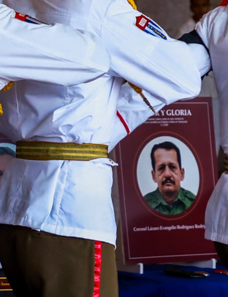 GobiernoCuba's tweet photo. 🇨🇺| !Honor y Gloria!
.
.
.

#CubaHonra https://t.co/EYc3mBdZgU