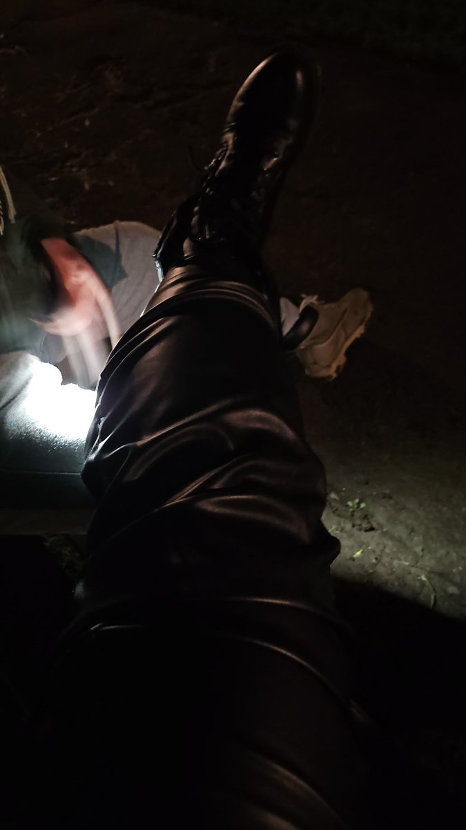 MissChellFindom's tweet photo. Immer wieder schön einen von euch live zu treffen.
Danach lieben wir mich beide nur noch mehr. 🥰👑💅🏼😏

Dein Platz ist unter mir! 👢 https://t.co/nv24B2LyyR