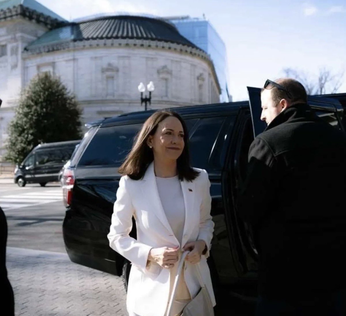 Javierito321's tweet image. Parece que llegaron a Estados Unidos en circunstancias un poquito diferentes 💀