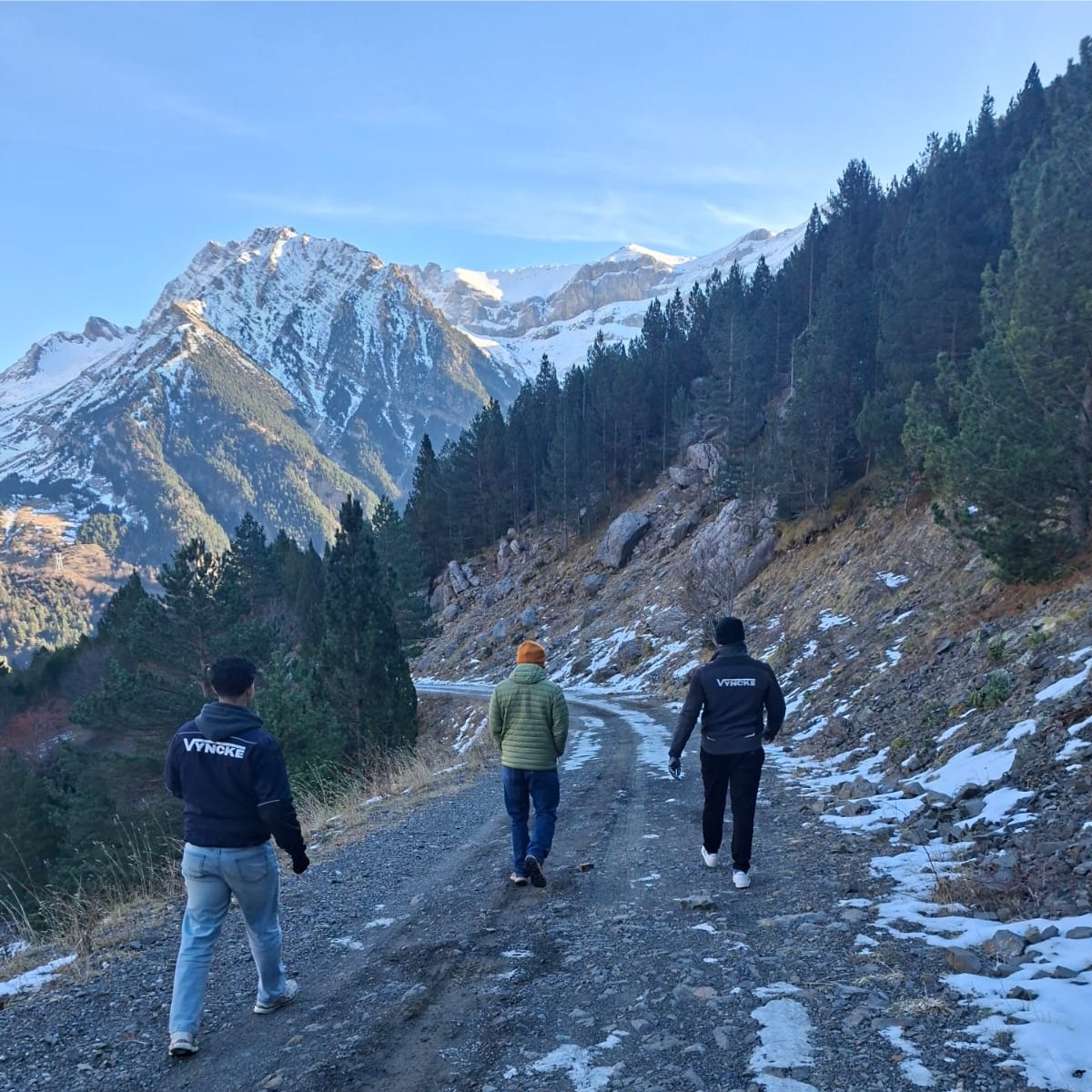VYNCKE_NV's tweet image. Vynckeneers spotted in the wild!🔥

Four of our Vynckeneers made the most of their day off in the Pyrenees. They traded work boots for hiking shoes and soaked up the scenic beauty🏔️

#Vyncke #CleanEnergyTechnology #WeAreFiremakers #OnTheRoad #VynckeneersInTheWild