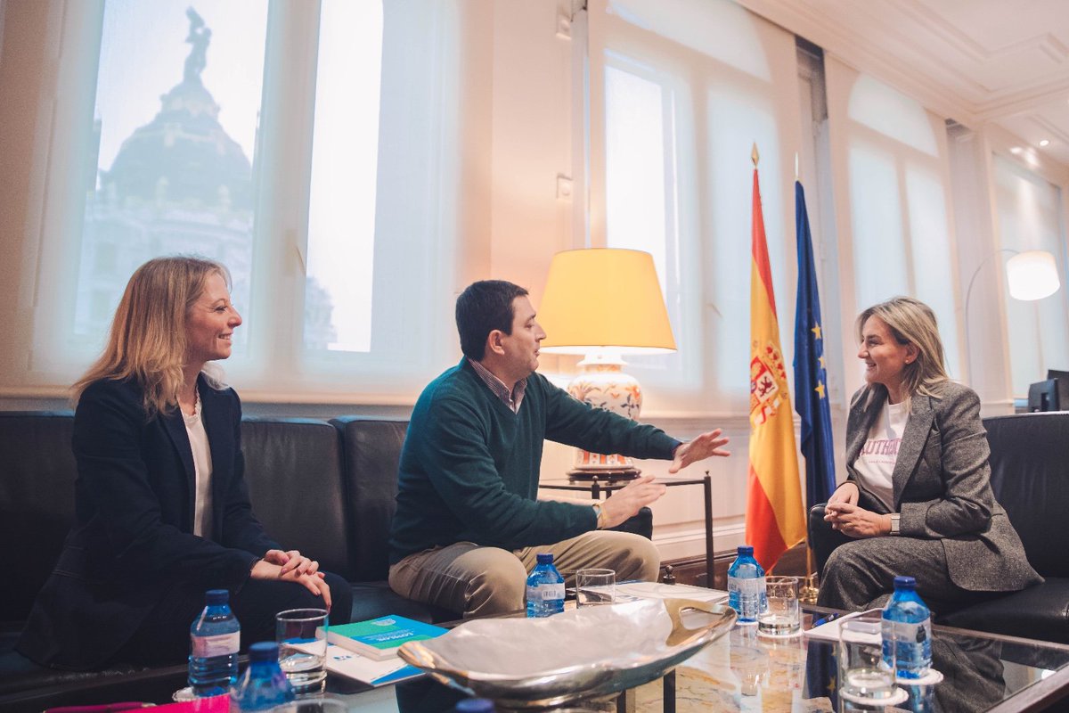 milagrostolon's tweet photo. Muy fructíferas reuniones con @anpenacional, @feccoo y @ConfeIntersindi.

Escuchar y dialogar son las bases para llegar a los consensos que necesitamos para nuestro principal objetivo: seguir avanzando en la mejora de la calidad de la Educación. https://t.co/LKacIgrBal