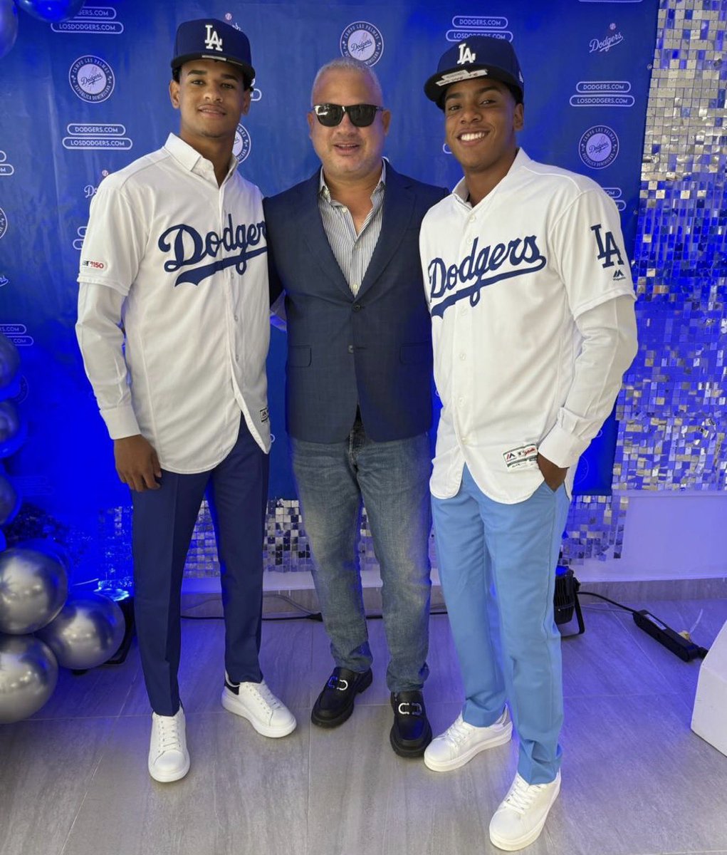 FrancysRomero's tweet photo. The Los Angeles Dodgers have officially signed outfielder Rubel Arias ($1,000,000) and shortstop Ezequiel Melbourne (750,000) their two top prospects in the 2025–2026 class. https://t.co/fIadtX0ncL