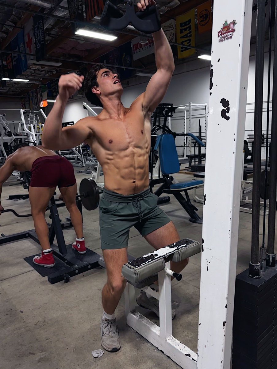 Ma_Rhoades's tweet image. Why was bro in the back mogging me