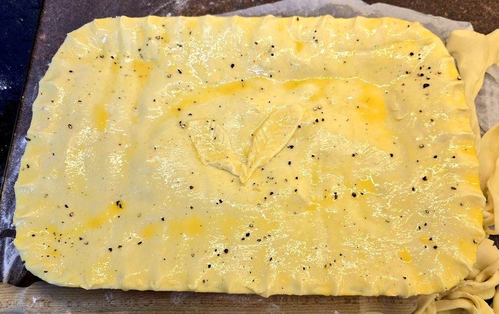 Mafer1ck's tweet image. Chicken, bacon &amp;amp; stuffing pie. Seared the chicken off and then simmered it in stock instead of the normal roast. Gotta say, initial testings were good. Nigel Slater would love it's moistness. #moist