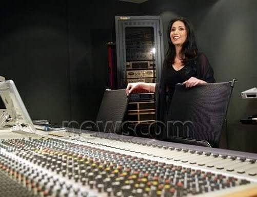 SanchezZuligred's tweet photo. "¡Feliz #DiaDelCompositor a nuestra Reina ✍️🎤 Gracias @ANAGABRIELRL por ponerle palabras a nuestros sentimientos y regalarnos canciones que son parte de nuestra vida. ✨ ¡Te amamos! 🌙💙 #AnaGabriel #LunaDeAmerica #yseraparasiempre 🇻🇪🇲🇽🎼🎤 https://t.co/X0IiqJXomK