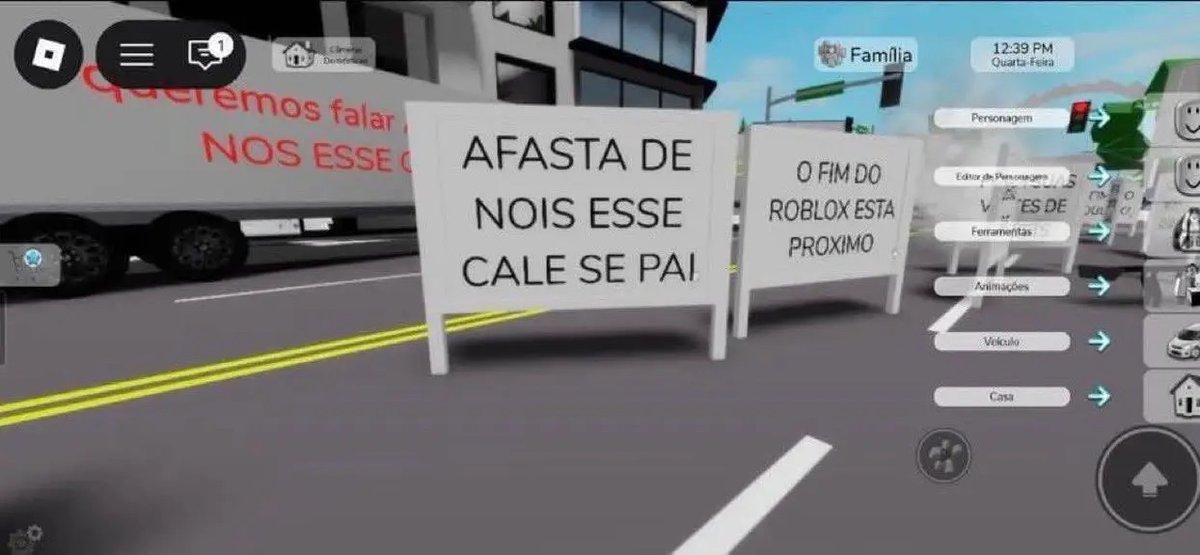 emycomio's tweet image. os protestos no roblox tão me fazendo tão feliz pqp