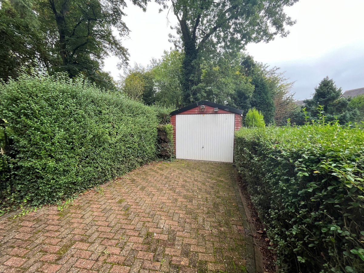 TO LET 📍 Weaste Lane, Salford 💷 £1,350pcm 🛏 3 Bedrooms 🚽 1 Bathroom
Book a viewing now here: peteranthony.co.uk/property/weast…