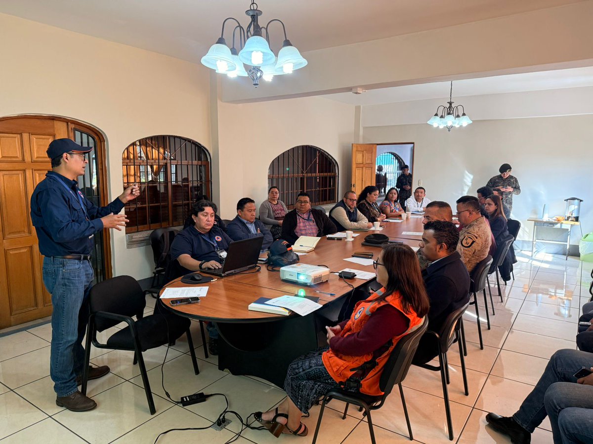 ConredGuatemala's tweet photo. #Chimaltenango Como parte del #SimulacroNacionalGT se desarrolló una reunión con integrantes de la #CODRED de Chimaltenango. Esto, con el fin de planificar las actividades operativas que se realizarán en el ejercicio del 4 de febrero. https://t.co/qjIafGPdgu