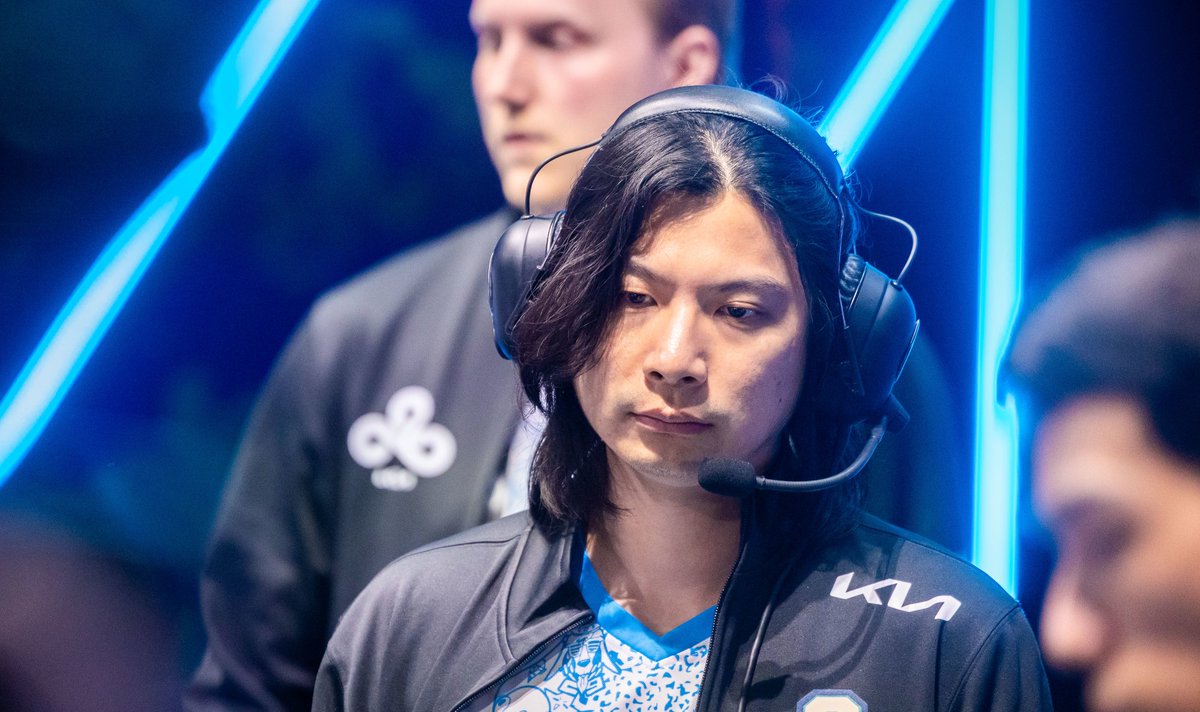 « Je savais où je mettais les pieds »

- Choisir la Karmine, être choisi par la Karmine
- L'effectif à sa disposition, son travail avec Zeph
- Son expérience
- Le mix des cultures
- Ce qu'il apporte, son style
- Red &amp; Blue
- Les attentes

Interview avec <a href="/Reapered/">Reapered</a>, première