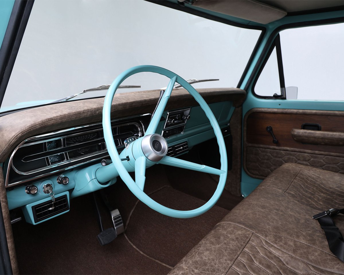 Barrett_Jackson's tweet image. A custom 1968 @Ford F-100 with modern swagger. This #truck runs on a Gen 2 Coyote 5.0-liter engine with a 6-speed #automatic transmission. See it cross the block during the 2026 #Scottsdale Auction with No Reserve, Jan. 17-25 at WestWorld.

Learn more: bit.ly/SD26TW-1968For…