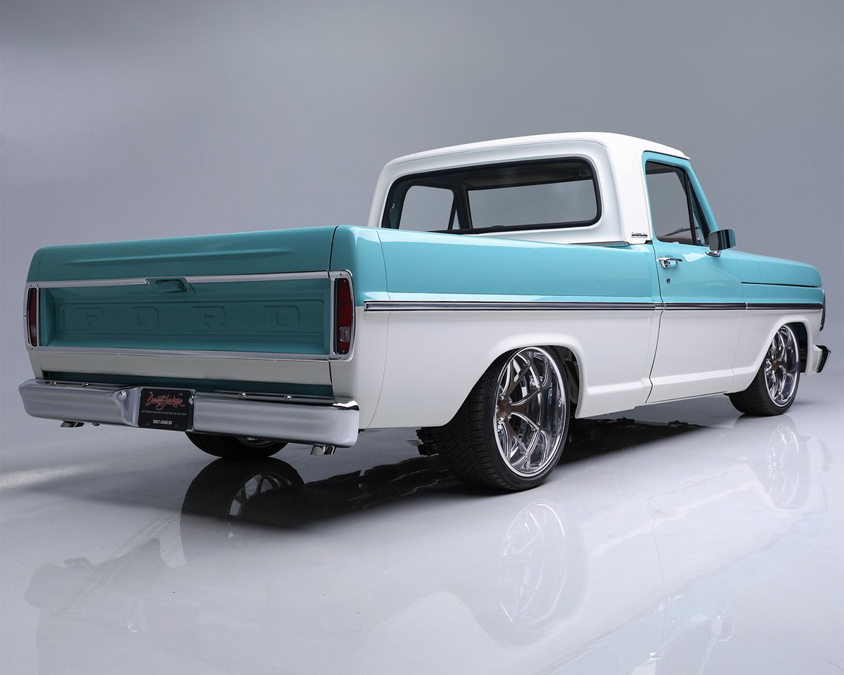 Barrett_Jackson's tweet image. A custom 1968 @Ford F-100 with modern swagger. This #truck runs on a Gen 2 Coyote 5.0-liter engine with a 6-speed #automatic transmission. See it cross the block during the 2026 #Scottsdale Auction with No Reserve, Jan. 17-25 at WestWorld.

Learn more: bit.ly/SD26TW-1968For…